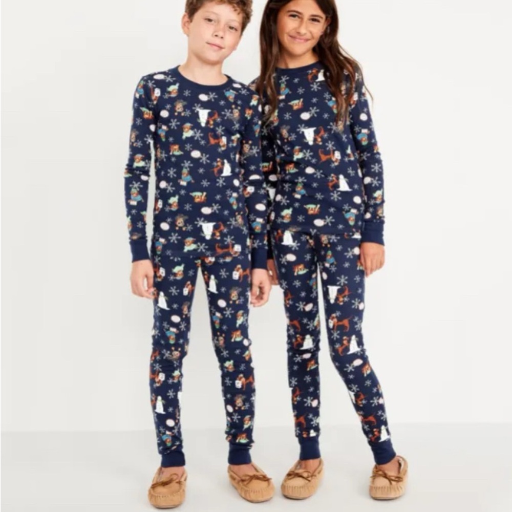 Old Navy Holiday Pyjama Set/ kids size S ☃️